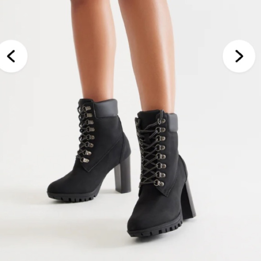 🔥Fashion nova boots Stylish Black Lace-Up Ankle Boots